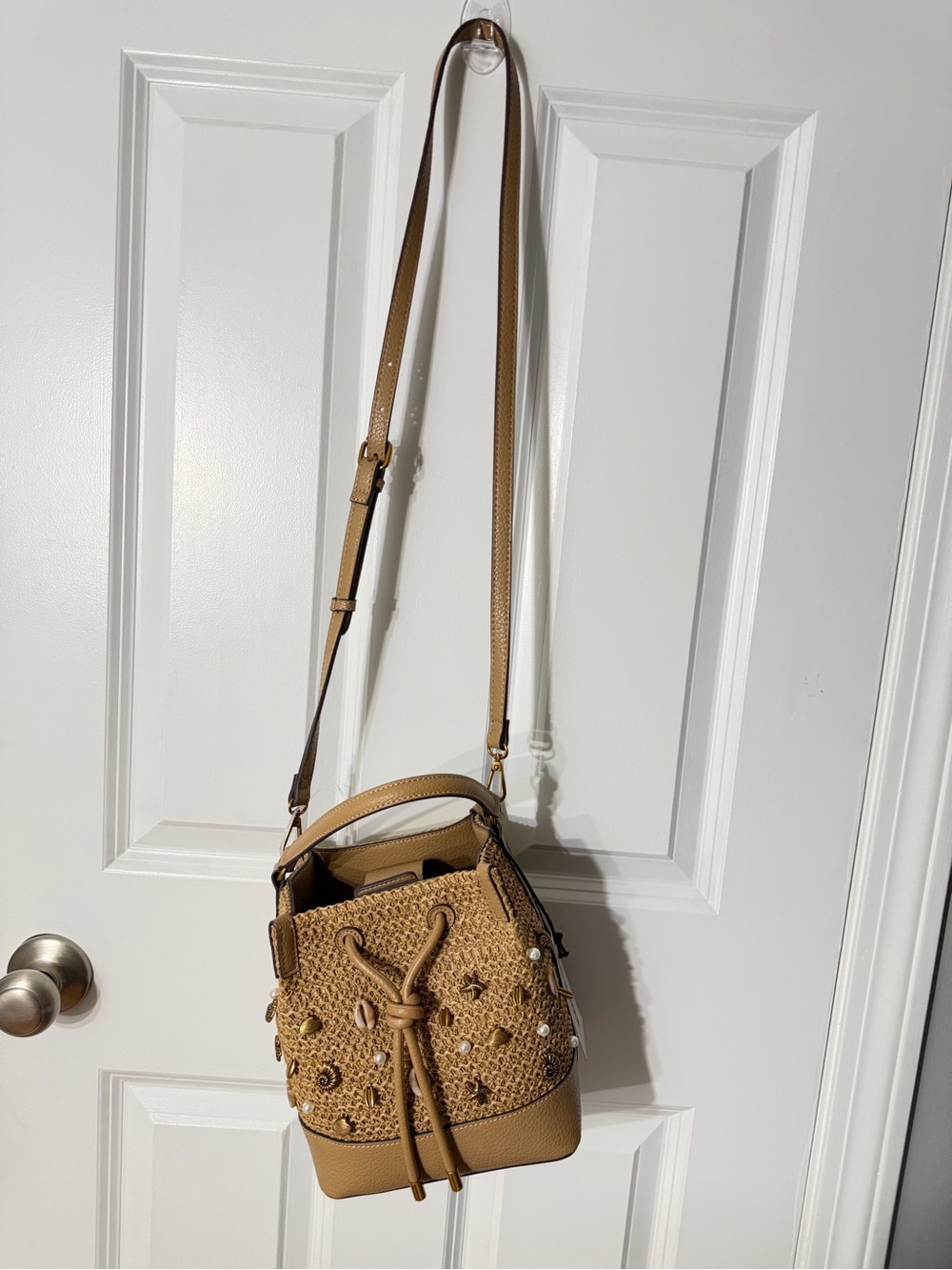 Steve Madden Straw Bucket Bag Shell Embellished Crossbody Latte Woven Beach Boho - Picture 2 of 10
